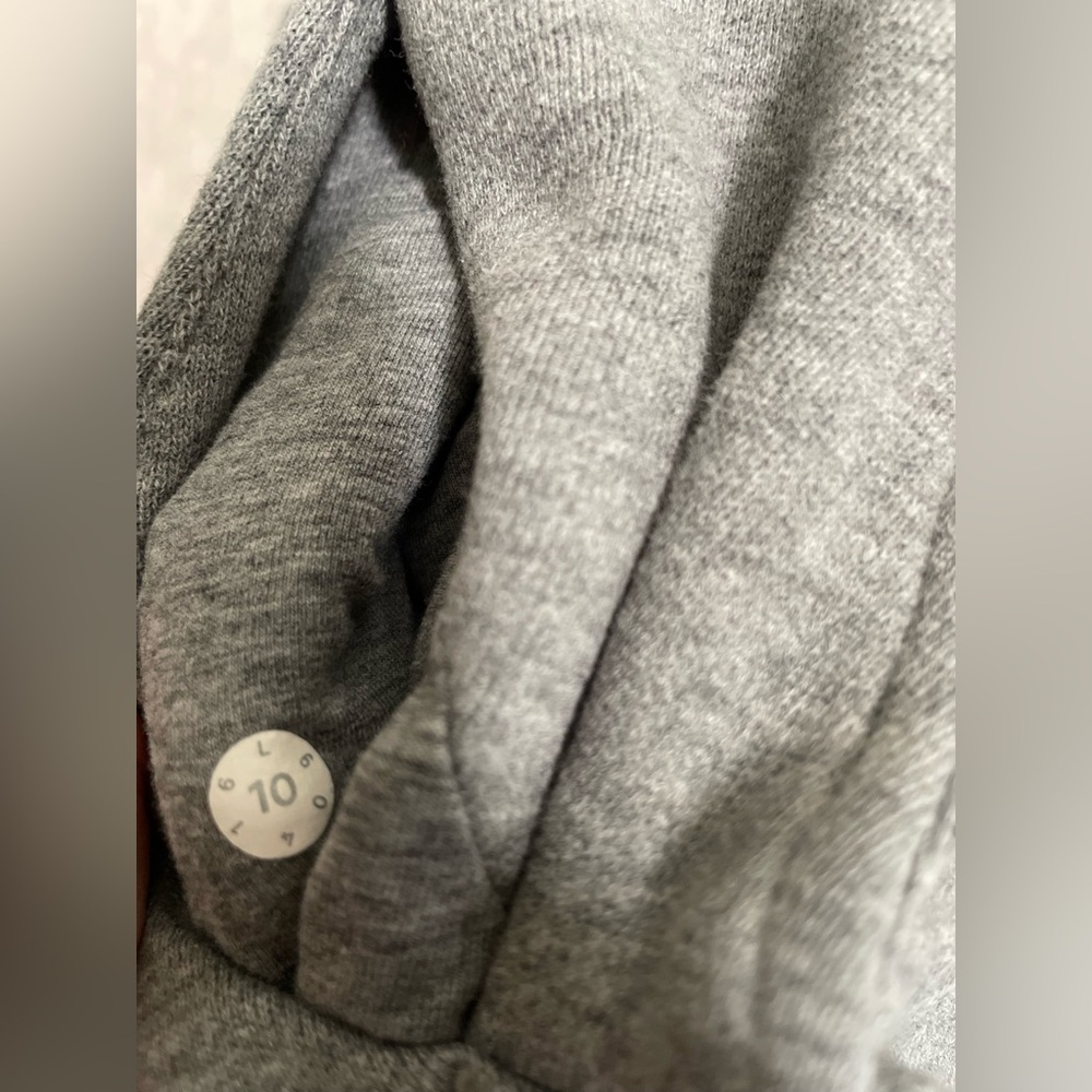 Lululemon women's size 10 gray jacket - Picture 4 of 6